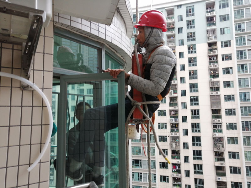 外飄窗和空調(diào)漂臺(tái)滲漏治理需要以“堵”為主以‘防’為輔